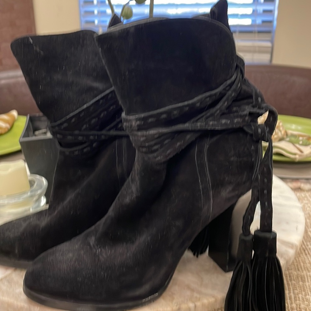 Michael Kors Black Chunk Heeled Boots. Size 6.5